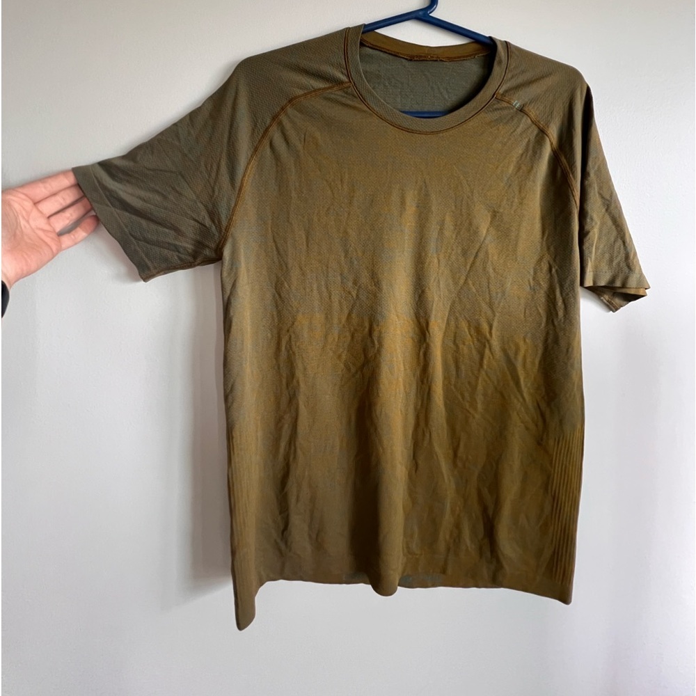 Men’s lululemon tshirt